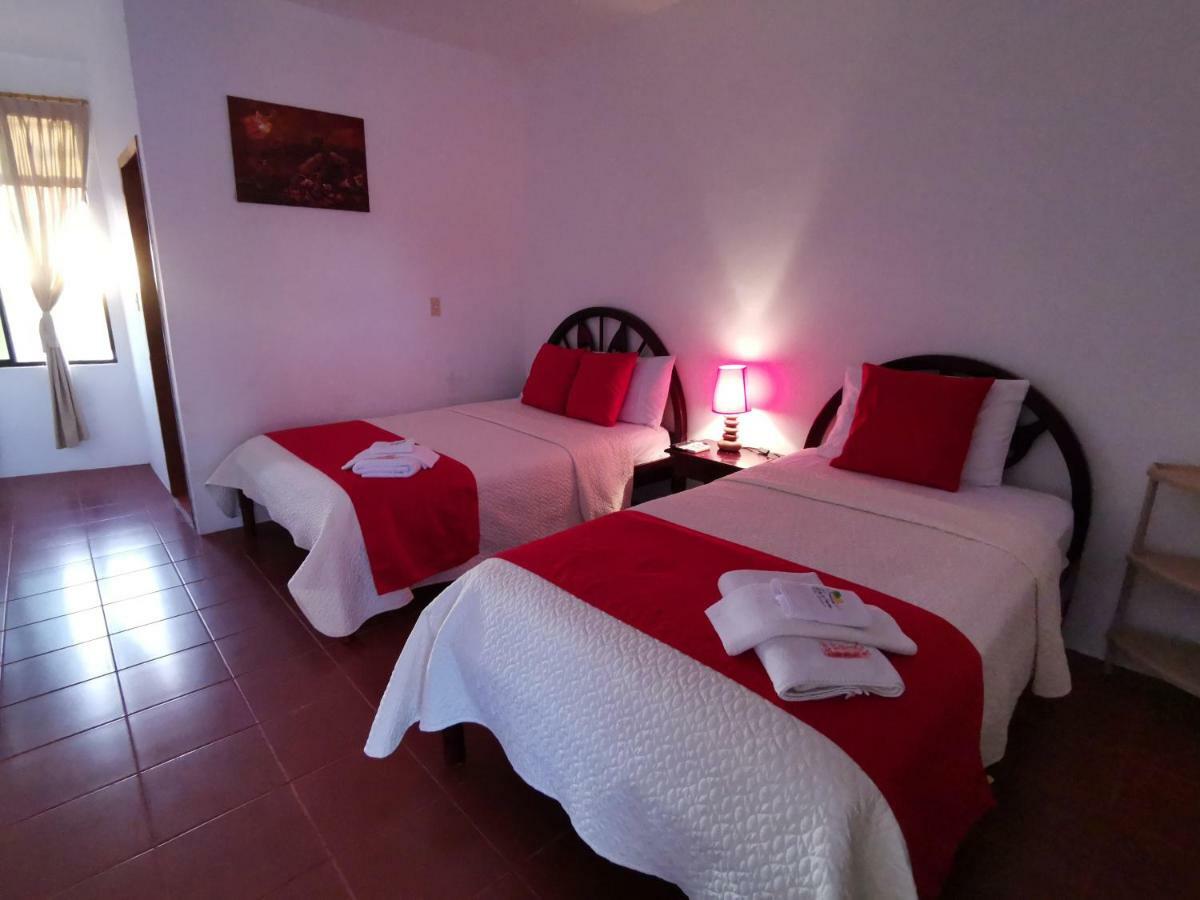 Hostal La Isla Del Descanso Puerto Villamil Exterior photo
